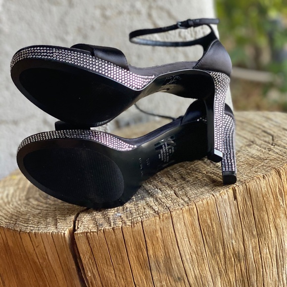 Nine West Edyn Ankle Strap Sandals - Picture 13 of 13